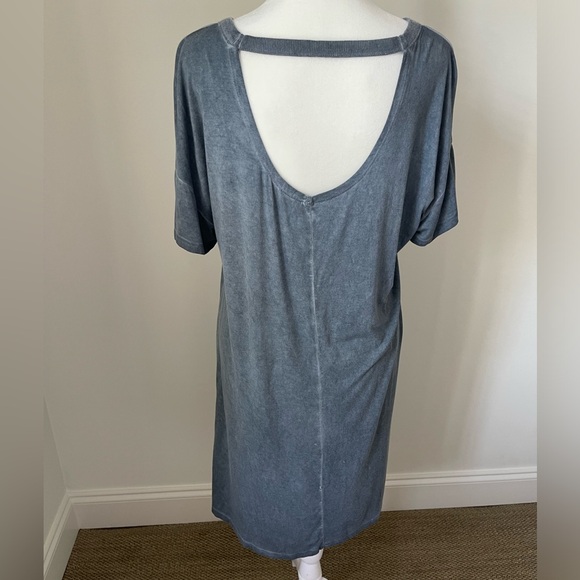 easel T-Shirt Dress - Size M - Picture 5 of 12